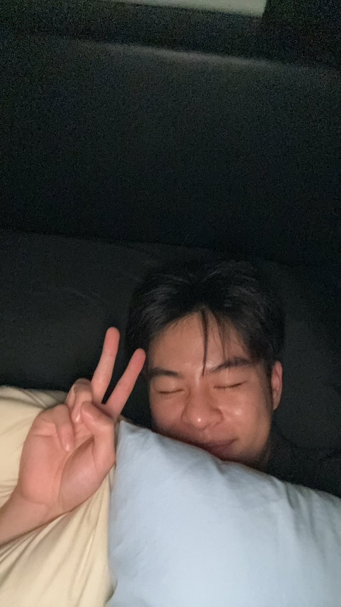 ฝันดีครับ คิดถึงทุกคนน้าาา 🤍

#MARCKRIS
#BUSbecauseofyouishine