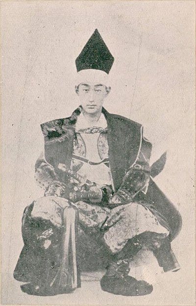 1893年(明治26年)12月5日 は、会津藩主松平容保が亡くなった日です。
「古来より英雄数寄多し 何すれぞ大樹連枝をなげうつ 断腸す 三顧身を持するの日 涙をふるう 南柯夢に入るとき 万死報国の志 いまだとげず 半途にして逆行 恨みなんぞ果てん 暗に知る 地運の推移し去るを 目黒橋頭 杜鵑啼く」(涙)