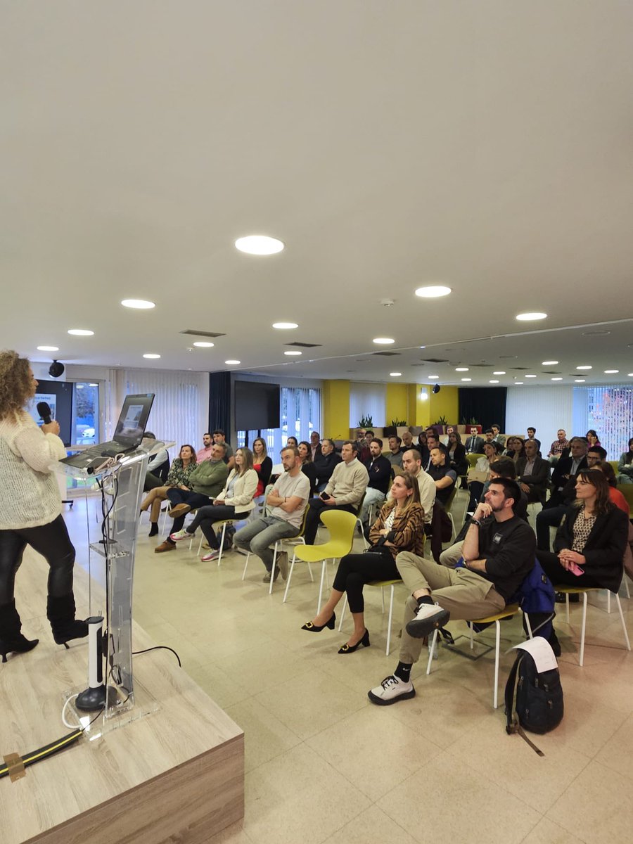 ceeiasturias's tweet photo. Hemos presentado a las finalistas: @TripStop #AcuPetHealth #Codevolution y @EnfasysL ¡ enhorabuena a tod@s por vuestra participación y en especial a TripStop que ha sido la ganadora 🥇 💪👏👏👏 https://t.co/nhIGnjUDU6