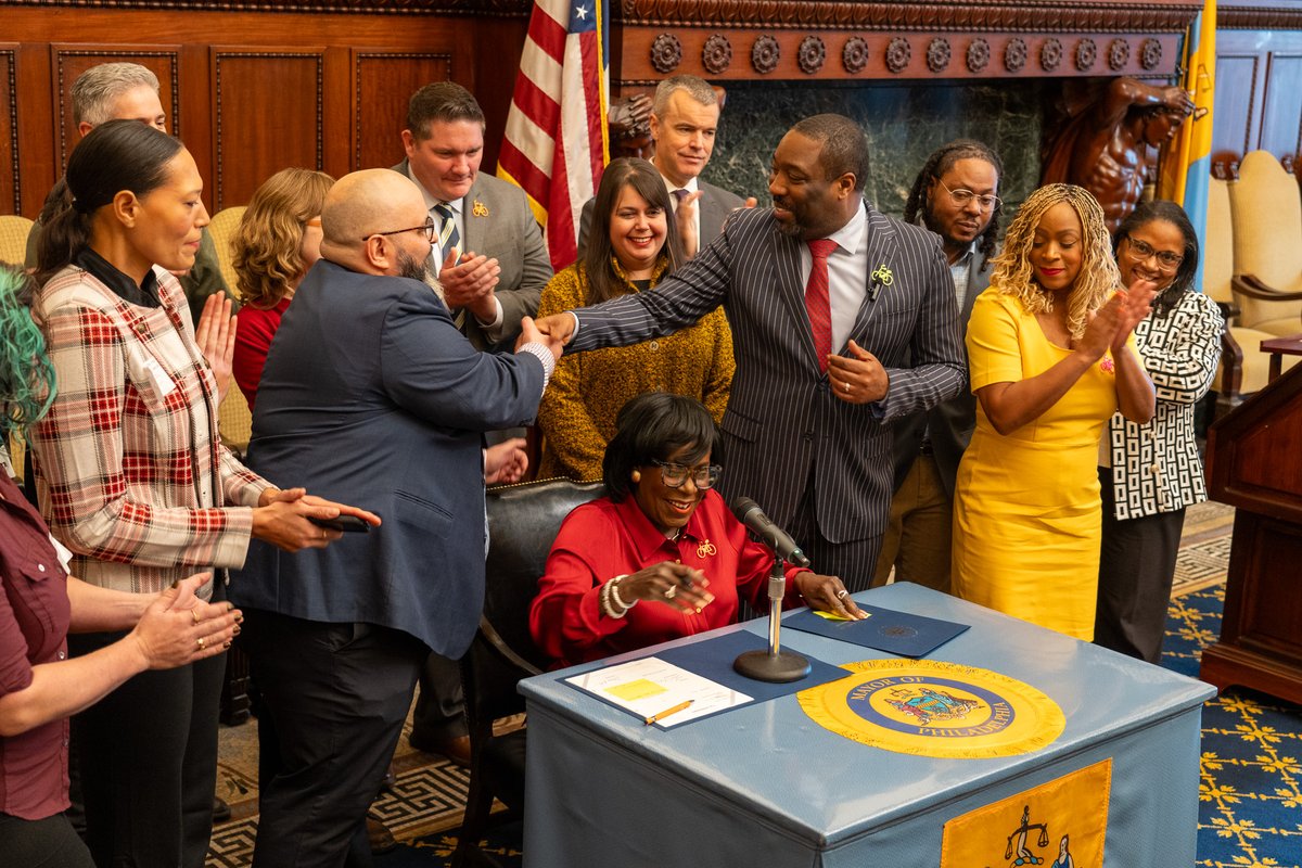 StreetsPhila's tweet image. Today, @PhillyMayor Parker signed a bill to officially rename Taney Street in honor of Caroline LeCount. This is a small but symbolic way of honoring her work and recognizing the potential of all Philadelphians to affect positive change.

Read More: phila.gov/2024-12-04-may…