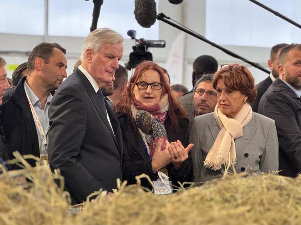 Annie Genevard (@anniegenevard) on Twitter photo Sens de l’intérêt général. Écoute. Respect. Dignité.
Je pense à <a href="/MichelBarnier/">Michel Barnier</a> qui aura honoré, à chaque instant, le sens de ces mots, aussi rares qu’essentiels dans la vie publique.
Merci Monsieur le Premier ministre pour votre engagement au service de notre agriculture ! Je Sens de l’intérêt général. Écoute. Respect. Dignité.
Je pense à <a href="/MichelBarnier/">Michel Barnier</a> qui aura honoré, à chaque instant, le sens de ces mots, aussi rares qu’essentiels dans la vie publique.
Merci Monsieur le Premier ministre pour votre engagement au service de notre agriculture ! Je