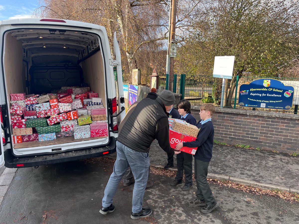 1. A BIG thank you to everybody who donated a shoebox filled with gifts to support <a href="/Teams4u/">Teams4u</a>. Members of our School Council were happy to help load the van with the many boxes we received. The gifts will be delivered to the children in Ukraine. #WorkingTogether #beabermorddu