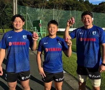 bluerevs's tweet photo. ヤクルト様とスポーツ雑誌のNumber（株式会社文藝春秋）のコラボ企画で、約１か月間、Yakult1000を飲用させていただきました✨👍
この取り組みはヤクルトレディが使用する冊子やNumberのWeb記事に展開されます📖
詳細は▼
 🔗https://t.co/tzNQhqep0e

シーズン開幕直前のタイミングで、選手の体調管理に活用しました！👍ヤクルト様、Number様、貴重な機会に参加させていただき、ありがとうございました！！

#静岡ブルーレヴズ 
#ヤクルト
#Yakult1000
#挑戦を続ける者たち