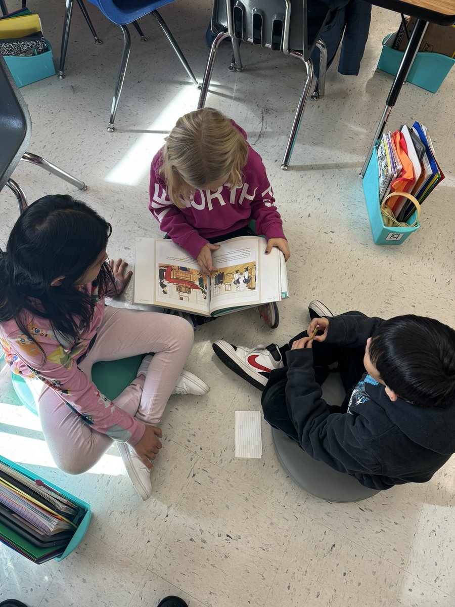 Julianne Moore tweet media