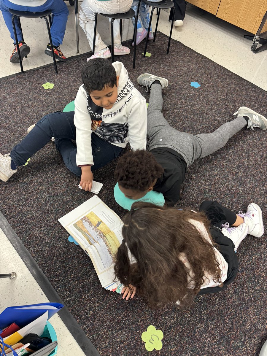 Julianne Moore tweet media