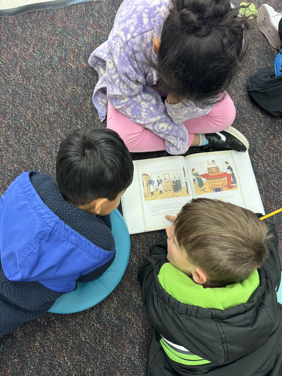 Julianne Moore tweet media