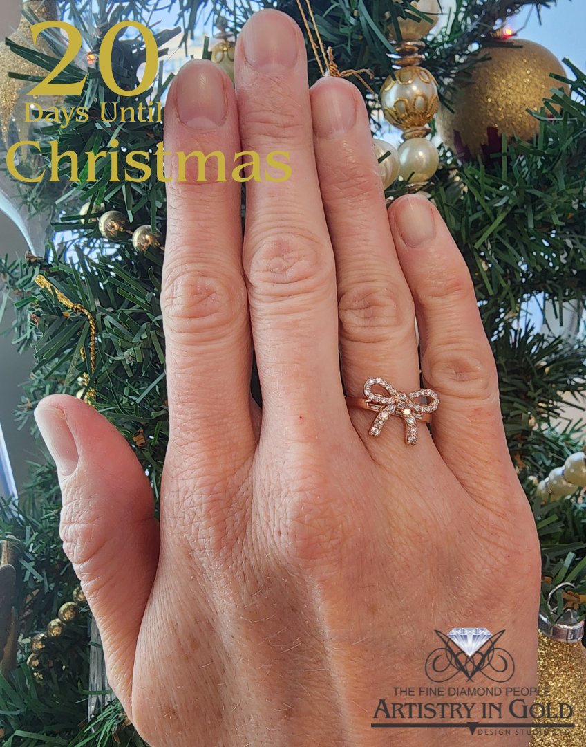 artistryingold's tweet photo. 🎁 Today’s Gift Pick: A bow you’ll want to keep forever. This 14k rose gold diamond ring is the ultimate way to wrap your love in sparkle this holiday season. Who says bows are just for the wrapping paper? 🎀💖 https://t.co/fz0KuUzaiE