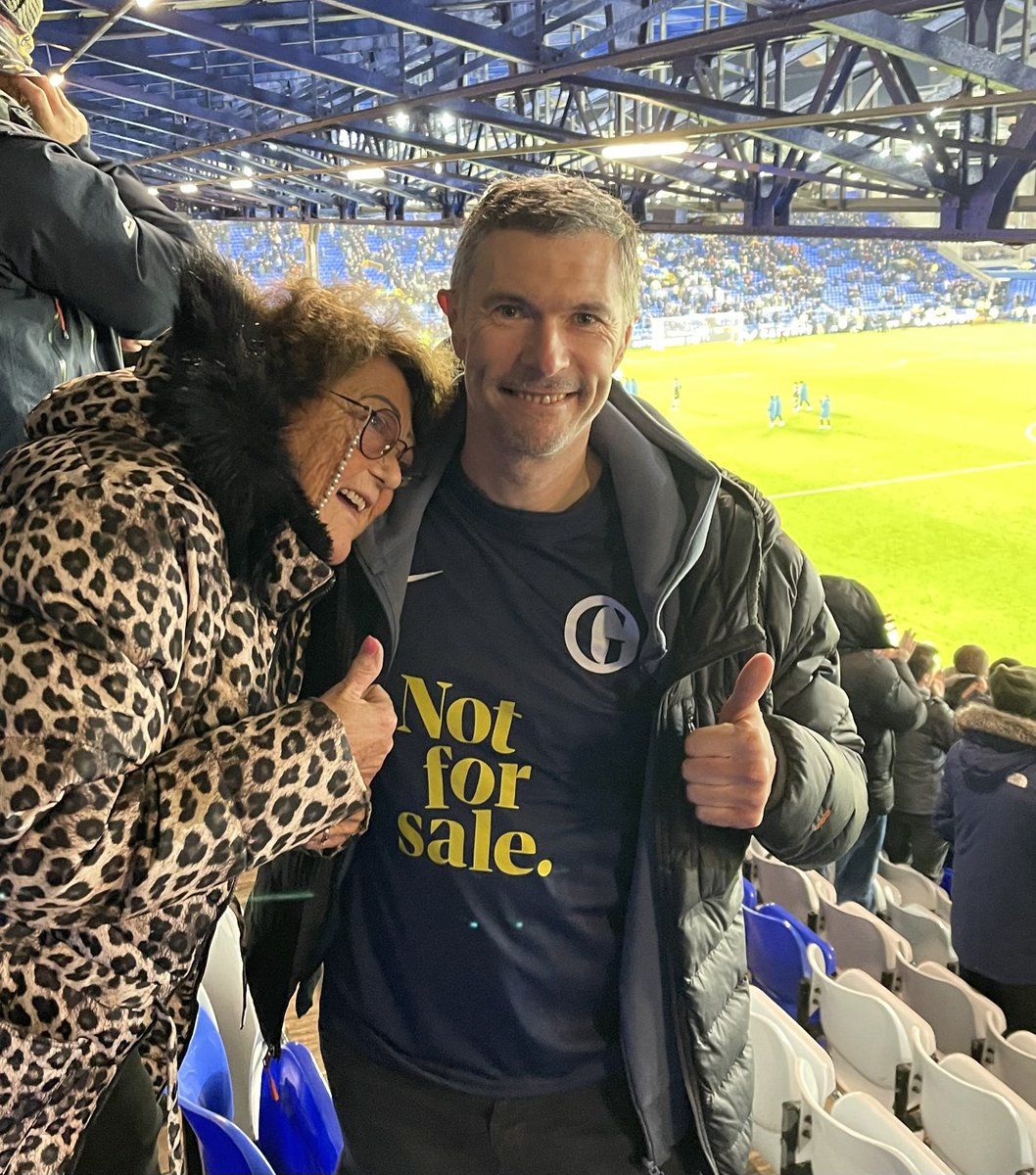 On strike with Guardian colleagues today opposing the Observer sale. I’m not on the picket line because I’m in Liverpool to take my mother to watch Everton

The message on my Guardian football shirt applies to the Observer, not #EFC, who are very much for sale

Just to be clear