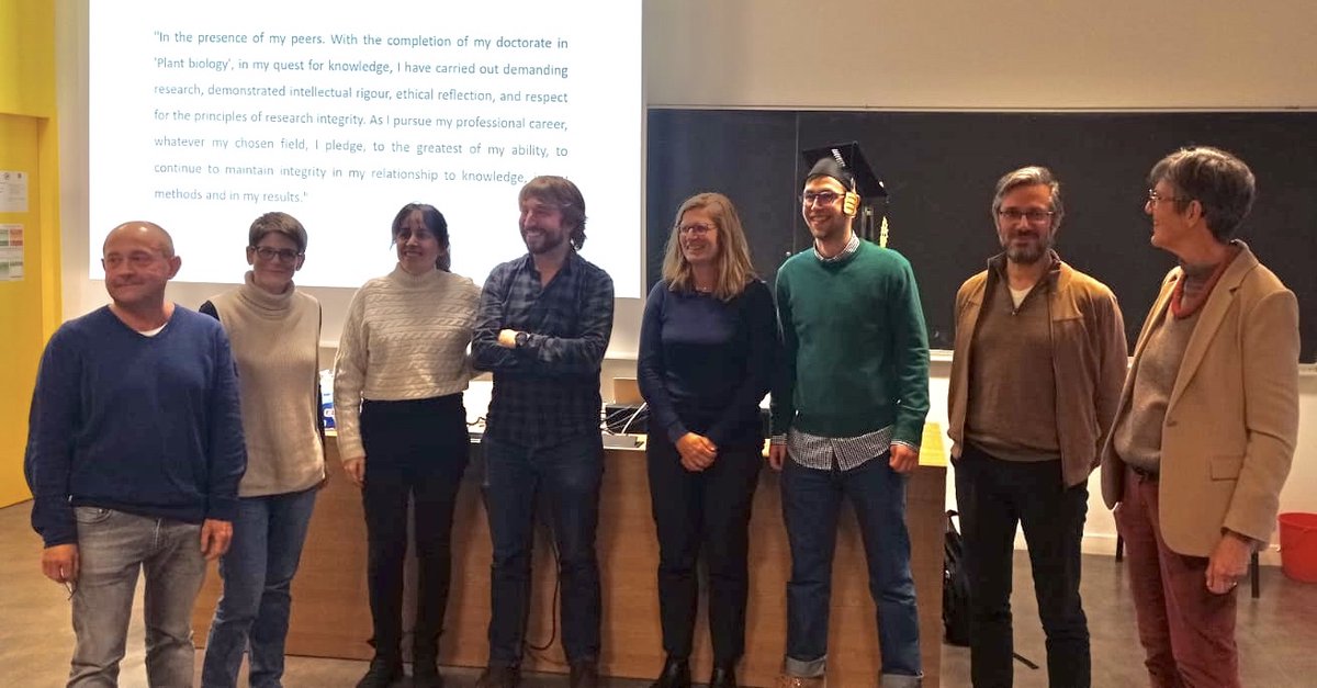 Cristel Carles (@cristel_carles) on Twitter photo Two thumbs up👍👍<a href="/VGeshkovski/">Vangeli Geshkovski</a>, for a remarkable performance at your PhD defence yesterday!
Big thanks also to the jury (<a href="/BarnecheF/">Barneche Fredy</a>,<a href="/iva_mozgova/">Iva Mozgova</a>,<a href="/sarafarrona/">Farrona Lab</a>,<a href="/maxvcg/">Maxim Greenberg</a>, Claire Vourc’h) for assessing this work on Chromatin switches in plants, and stimulating a fascinating discussion. Two thumbs up👍👍<a href="/VGeshkovski/">Vangeli Geshkovski</a>, for a remarkable performance at your PhD defence yesterday!
Big thanks also to the jury (<a href="/BarnecheF/">Barneche Fredy</a>,<a href="/iva_mozgova/">Iva Mozgova</a>,<a href="/sarafarrona/">Farrona Lab</a>,<a href="/maxvcg/">Maxim Greenberg</a>, Claire Vourc’h) for assessing this work on Chromatin switches in plants, and stimulating a fascinating discussion.