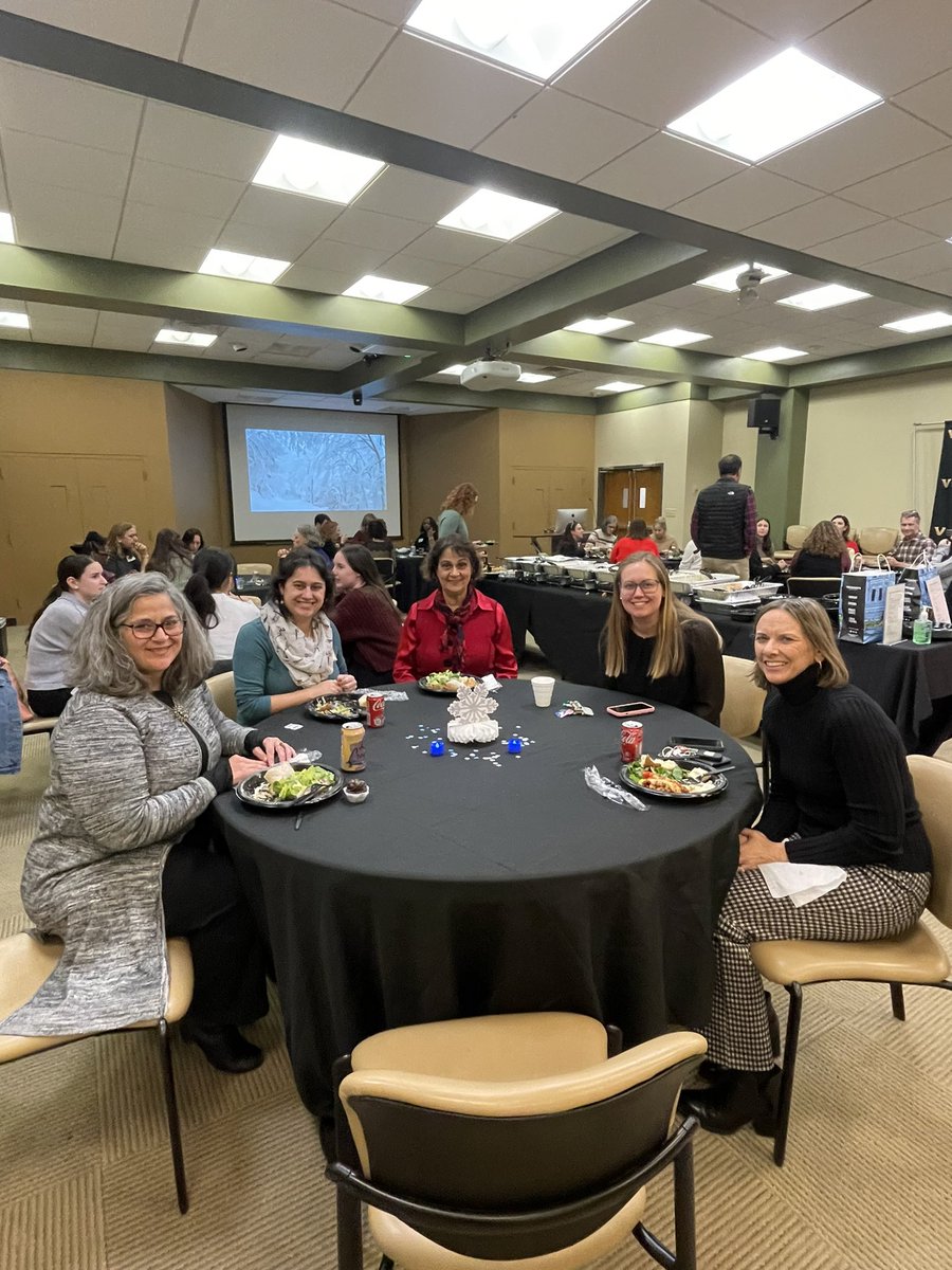 VUSPED1's tweet photo. We had a great time celebrating the holidays with everyone at lunch today! Thank you to everyone who joined us for the occasion. ❄️🍽️🍪 #HappyHolidays #VUSPED https://t.co/LueRZXZjrH