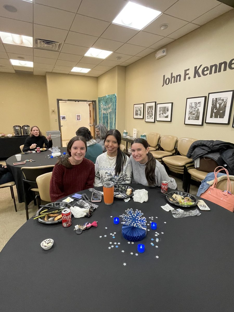 VUSPED1's tweet photo. We had a great time celebrating the holidays with everyone at lunch today! Thank you to everyone who joined us for the occasion. ❄️🍽️🍪 #HappyHolidays #VUSPED https://t.co/LueRZXZjrH