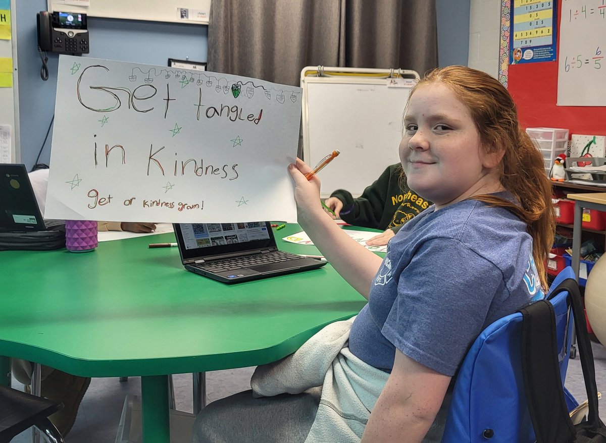 Northeast Kindness Club is busy making signs to spread holiday cheer and kindness. <a href="/MsMosley8/">Miss Mosley</a> #KindnessMatters #BeEvergreen
