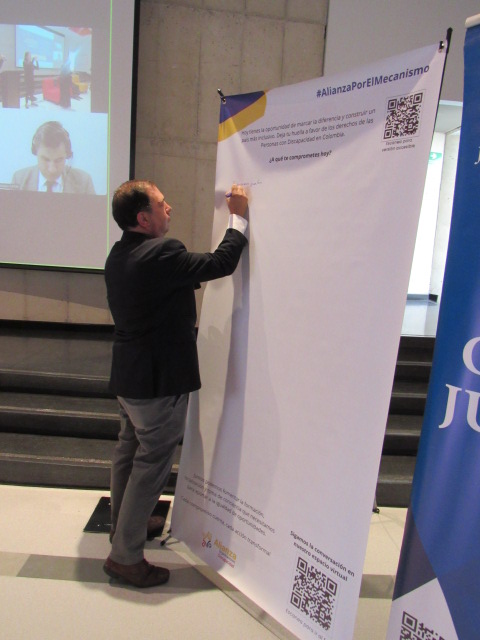 MecanismoCol's tweet photo. 🌟🙋Agradecemos a la Especialización de Derecho de Familia de la @UniJaveriana  y al decano de la @FacJuridicasPUJ  , Juan Carlos Botero, por su invaluable apoyo y por abrir nuestro evento 

¡Seguimos avanzando en la defensa de los derechos humanos! #AlianzaPorElMecanismo https://t.co/Q8bdE7BeVc