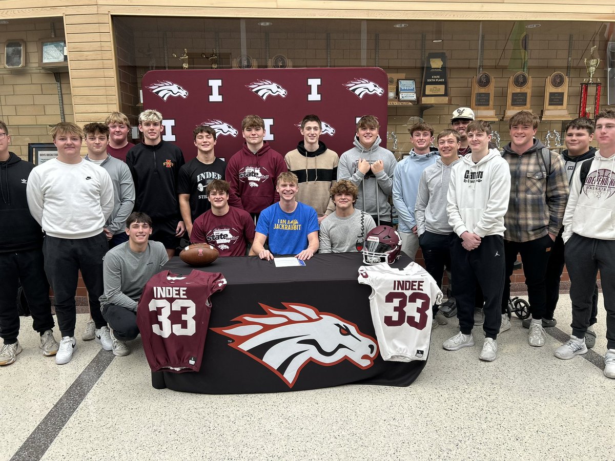 Justin Putz (@jputz15) on Twitter photo Congrats to <a href="/BradyKurt33/">Brady Kurt</a> on signing to continue his football career with SDSU. So excited for him and to follow his career. Congrats to <a href="/BradyKurt33/">Brady Kurt</a> on signing to continue his football career with SDSU. So excited for him and to follow his career.