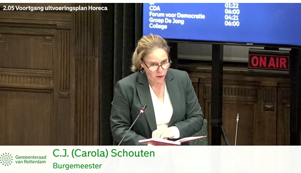 _prinsalexander's tweet photo. Jaja. 
Aan het einde van een bedroevende Commissie Mobiliteit, Haven, Economie en Klimaat qua niveau en voorbereiding van een aantal raadsleden..   
nog even de beantwoording door "juf" @carolaschouten de burgemeester 010.

"Conclusie" van dit #raad010 debat: heb je als Rotterdammer last van horecageluid/-overlast, dan adviseert het @college010 dat u verhuist. Dat de stad is verdicht en dus nieuwe inzichten nodig heeft, wordt niet duidelijk bij dit college. 

Uitgaan? Met de auto... nacht-ov is er niet. Stemde #leefbaar_rotterdam recentelijk al weg. 

Al die daklozen op straat? Tja...  overheen stappen?

De horeca gaat voor. Voor vragen kunt u terecht bij @d66rotterdam en @vvdrotterdam 

VIDEO en agenda 4 december 2024: 
https://t.co/ydPoZnVewu