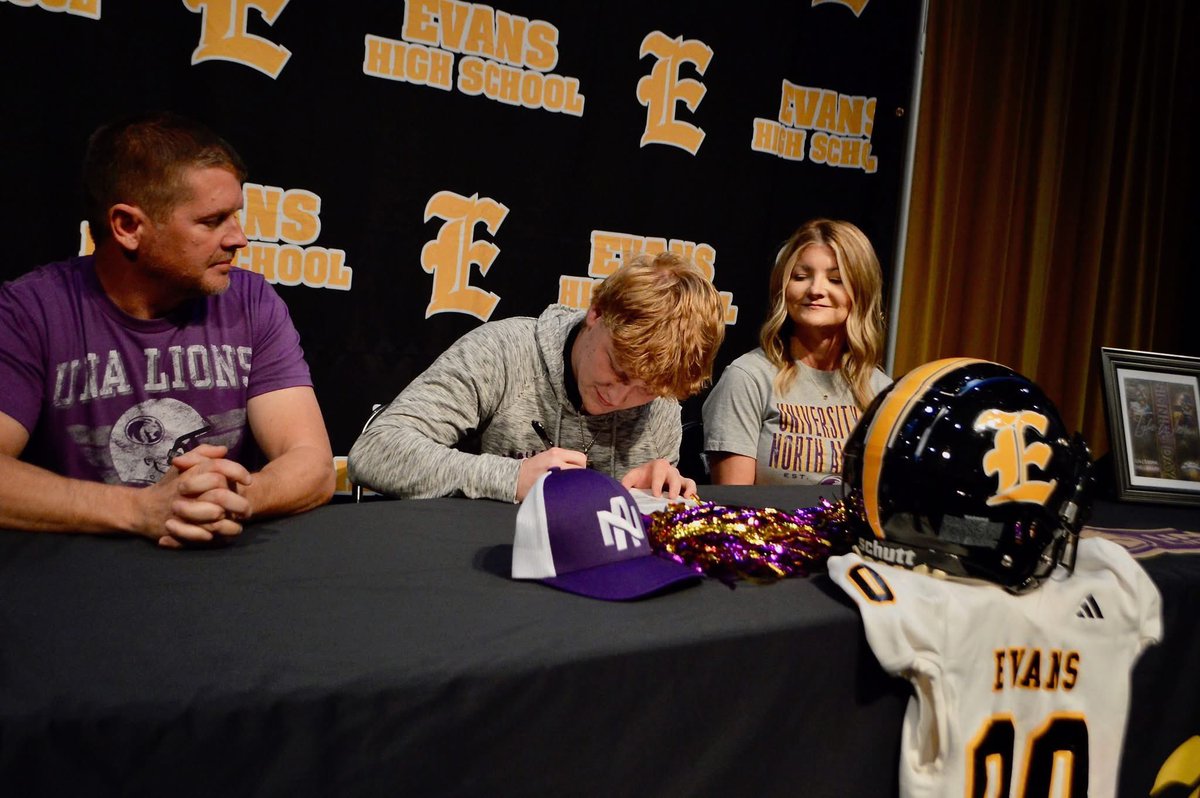 stephwallace_ tweet media