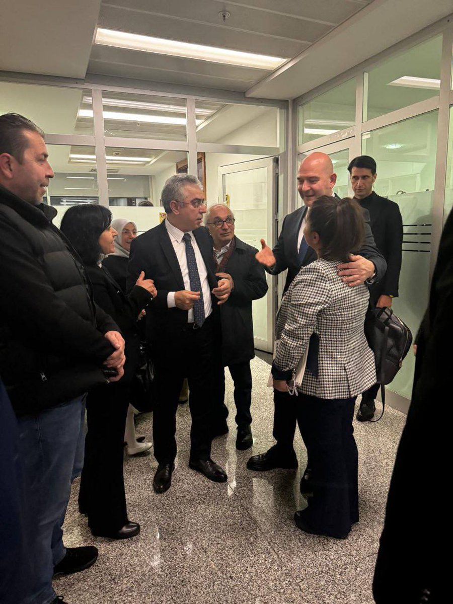 EmadDernegi's tweet photo. ÇOK ÖNEMLİ ZİYARET
Mehmet UÇUM - CUMHURBAŞKANI BAŞDANIŞMANI 
CUMHURBAŞKANLIĞI HUKUK POLİTİKALARI KURULU BAŞKAN VEKİLİ

Ankara İl Temsilcilerimiz bugün çok önemli bir görüşmeye imza atmış, güne damga vurmuşlardır.

Sayın Cumhurbaşkanımızın Başdanışmanı Sayın Mehmet UÇUM Bey ile görüşmüşlerdir.
Sayın UÇUM’un Mağduriyetimize ve mücadelemize hakim olması ve hatta sloganımız olan 1 güne 17-20 söylemini dile getirmesi konuya hakimiyeti noktasında bizlerin dikkatini çekmiştir.
Sayın Başdanışman Mehmet UÇUM Bey ile önemli bir görüşme gerçekleştirilmiş. Konuya olan ilgisi ve hakimiyeti bizlere umut Olmuştur.
Destekleri tarafımızca talep edilmiştir.

Bizleri nazik kabulleri ve ağırlamakları nedeniyle kendilerine teşekkürlerimizi sunuyoruz.

@Akparti 
@RTErdogan 
@_cevdetyilmaz 
@isikhanvedat 

#KademeyiBekletmeyin