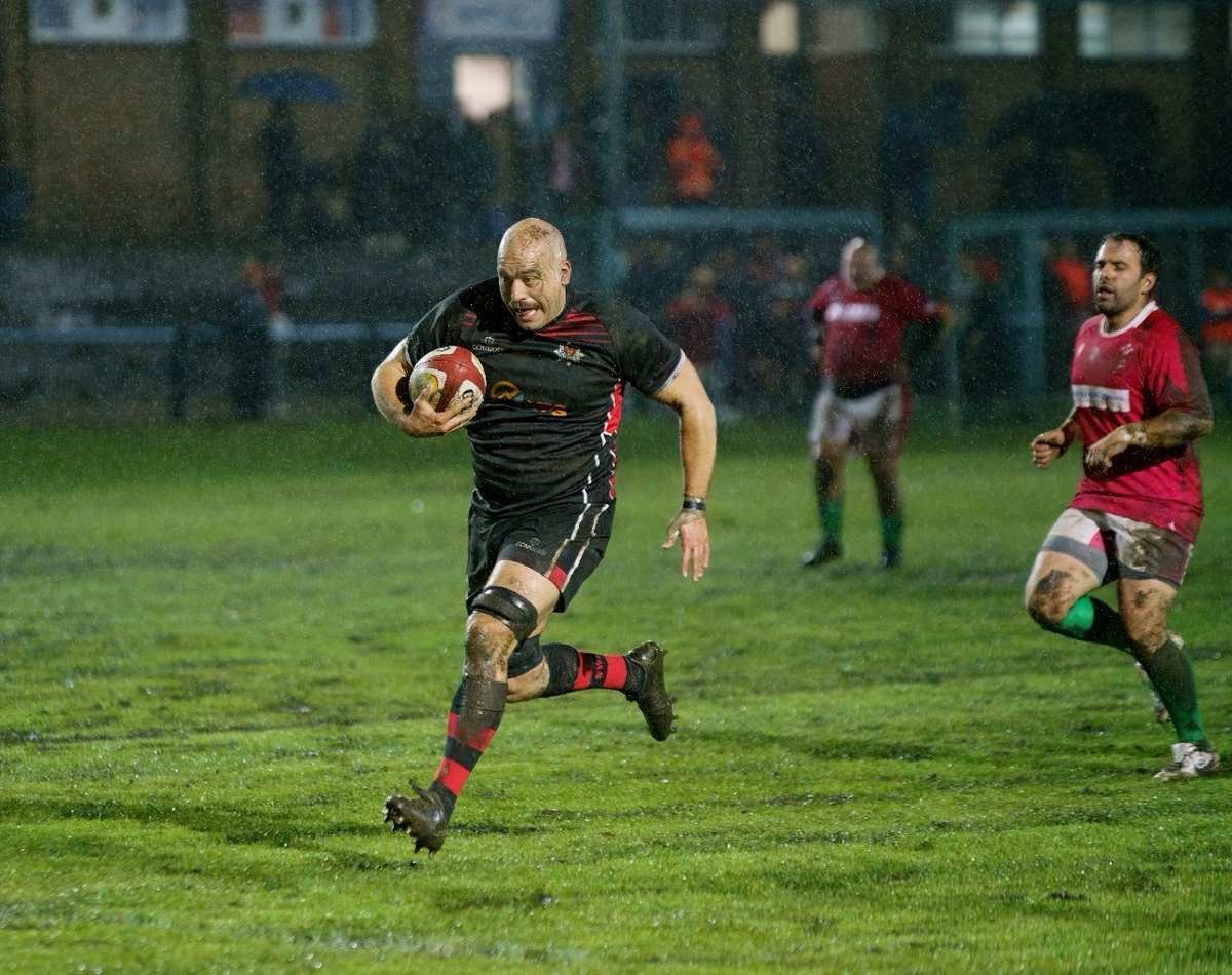 Tricky conditions tonight taking #Pics #Rugby 😲 looking forward to seeing what I got all together 🔥🔥 <a href="/WelshFireRugby/">Welsh Fire Services Rugby</a>