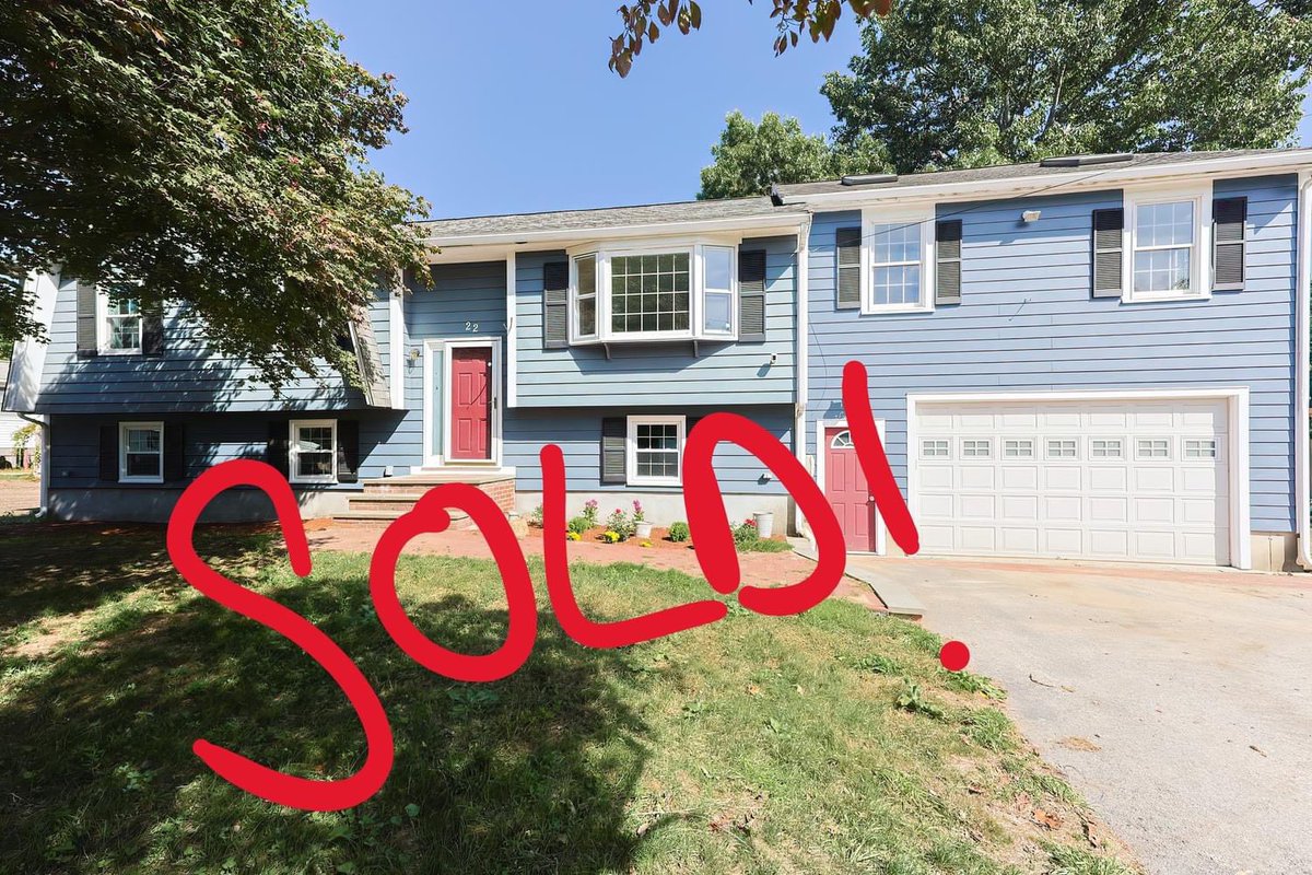 Sull12's tweet photo. Congrats to my #BillericaMA Seller on the sale of your home! Thank you for trusting me with your Real Estate needs. And thank you Attorney Pete Smith of Touchstone Closing & Escrow for always providing expert service to my clients.
#BLRE #ExperienceMatters #ICanSellYoursToo https://t.co/2W6zWh0huR
