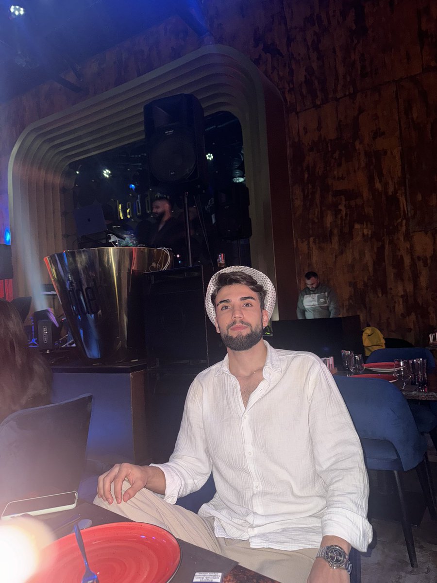 ridvanberlik's tweet photo. Diş hekimliği 3.sınıf 
(anlamsız duygular records) https://t.co/FDH9YMmzaY