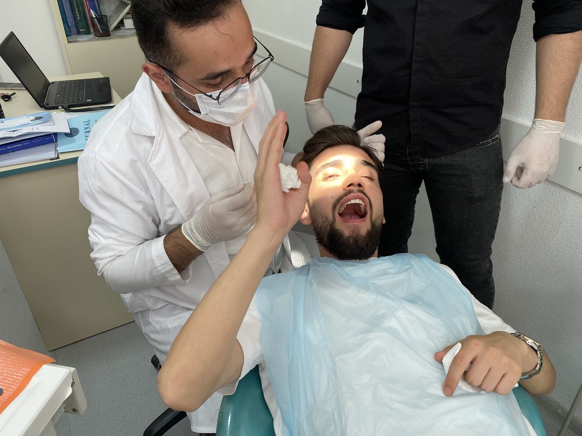 ridvanberlik's tweet photo. Diş hekimliği 3.sınıf 
(anlamsız duygular records) https://t.co/FDH9YMmzaY
