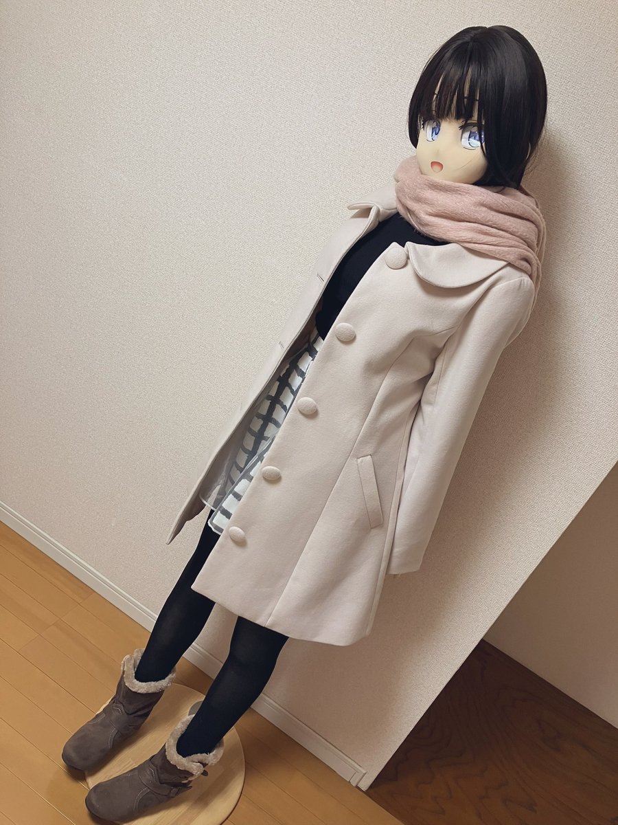 久しぶりの投稿です✨
寒くなりウチの娘達も厚着になりました
マフラーで髪の毛がこうなってる（語彙力不足）のが好きです😌

＃等身大ドール　＃ドールcollection