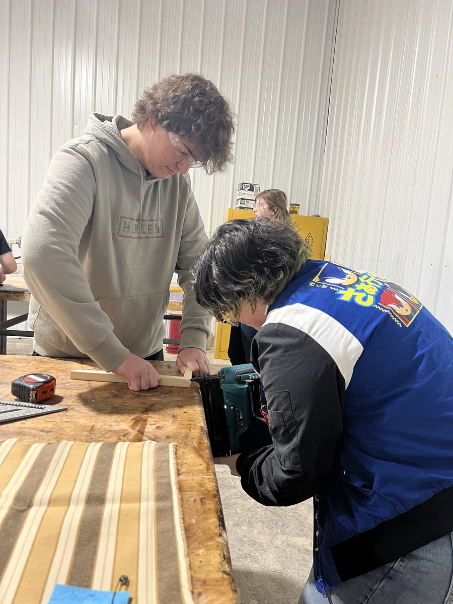 TBHS_Wood_Tech's tweet photo. @TBHS_artZ brought AP Studio students to the IT Building so Wood Tech students could help build their canvas frames. Had a great time having you all at the shop! Glad we could help! https://t.co/EaNP6U92nG