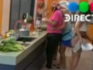 aarontsuarez's tweet photo. AMIGADAS SANDRA Y PETRONA 

SANDRA: bella, hermosa de mi corazón, te amo tucumana. 

#GranHermano