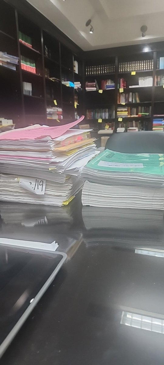 Olvidan que los importante en la carrera judicial es el conocimiento para juzgar a nuestros semejantes, no el circo  político. Al tiempo.