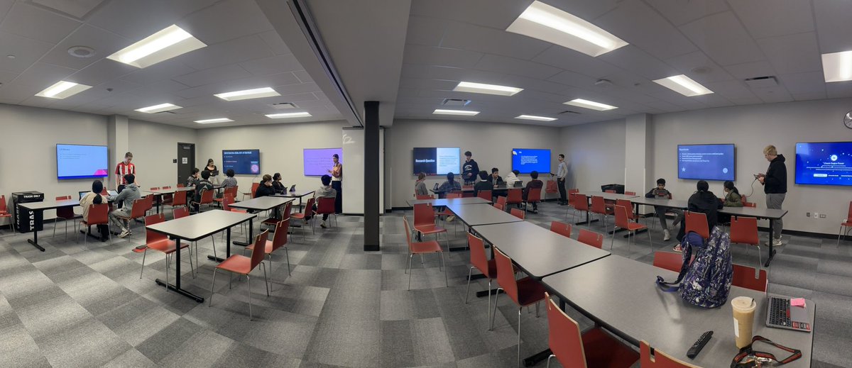 Amazing day of #authenticlearning in AP Research as students updated  🗣️ their peers on the current state of their individual research studies 🔬 #ThePlaceToB #BHSAPR