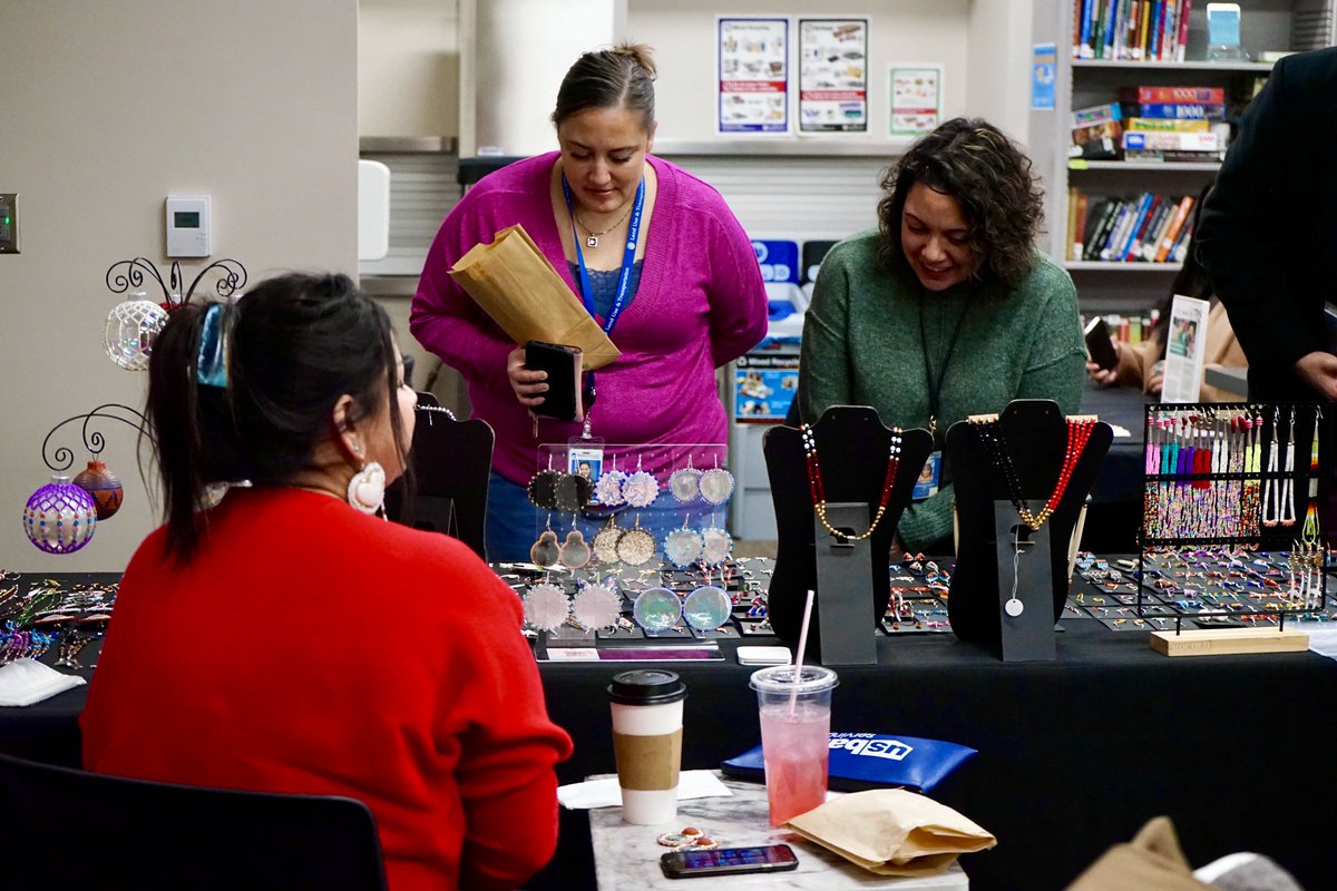 WashcoOregon's tweet image. It’s not too late to check out the inaugural Native Marketplace hosted by Washington County with the NW Native Chamber:
📅: Today, 12/4
⏰: 10am-4pm
📍: WashCo Public Services Bldg Room 120, 155 N First Ave, Hillsboro 

#OneWashingtonCounty #SupportSmallBusiness #NativeBusiness