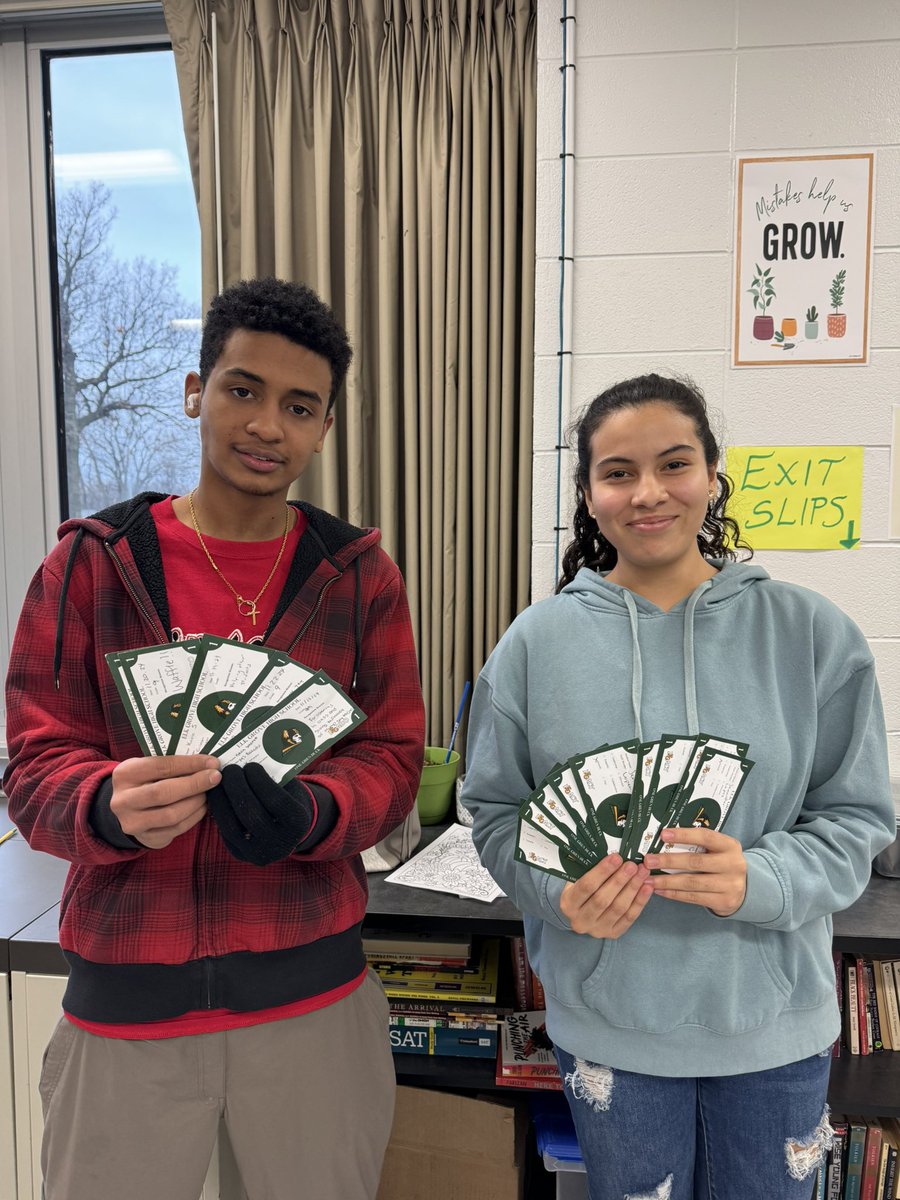 Our students are very excited to spend their gren bucks at the gren store for having great behavior or participating in class! 🤩 #EG  #GoGrens <a href="/ElkGrove_HS/">Elk Grove High Sch.</a>