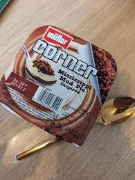 Atko80's tweet photo. Muller rice corner was discontinued in 2018 but brought back especially for the man united game 2024 😂😂😂😅 #rice #arsenal #declan https://t.co/XfD6I6faHT