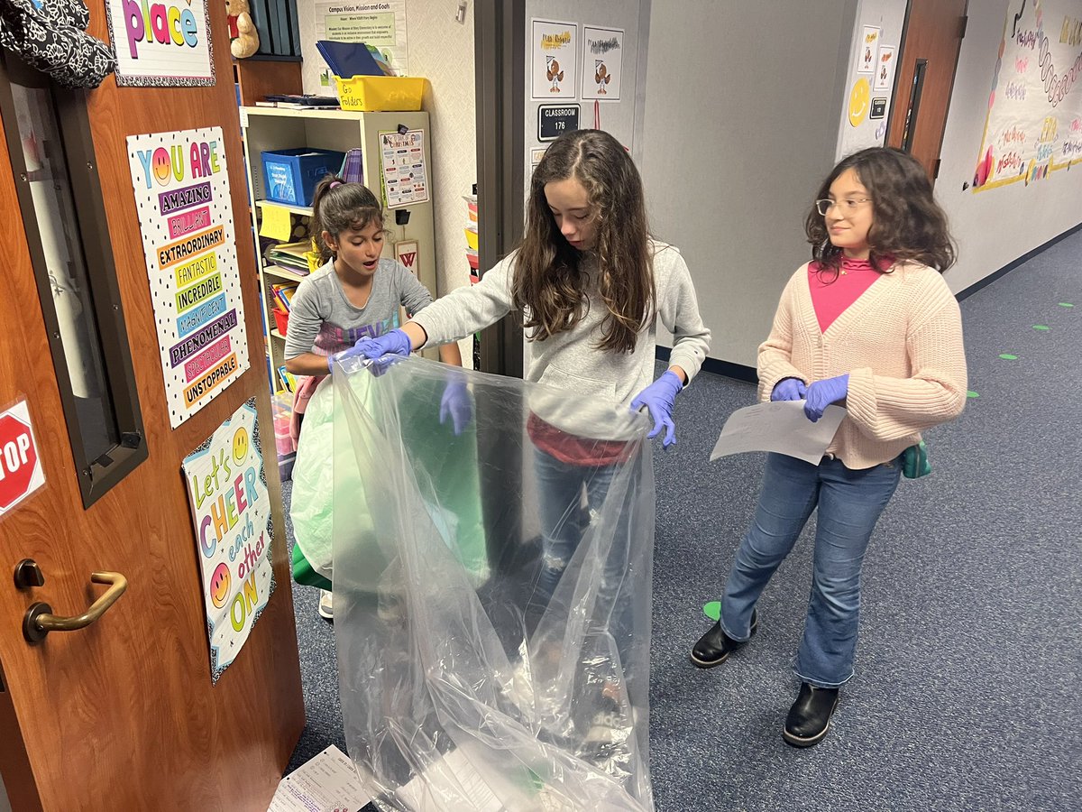 6Daphne's tweet photo. Our 5th grade Recycle Crew did AMAZING today keeping Story environmentally friendly! SO proud of them!!@StoryPrincipal @StoryFalcons https://t.co/32nWjV77Rt