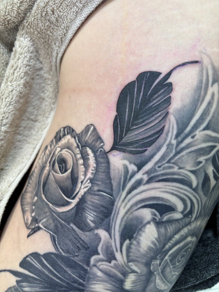 howeverforgetme's tweet photo. フルレッグ計画、進んでます
薔薇🌹で埋め尽くす予定です
#タトゥー
#tattoo
#タトゥー好きな人と繋がりたい

https://t.co/fFiCaOxJ1G https://t.co/udUkasfagh