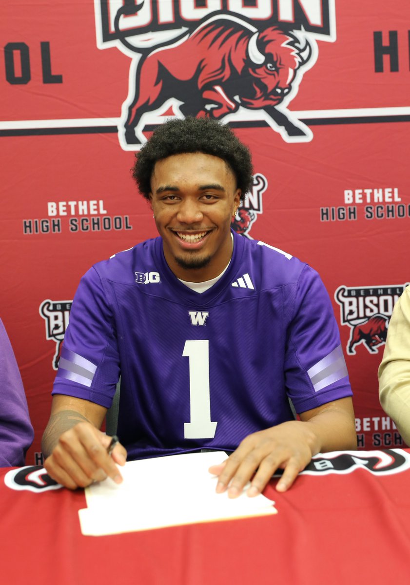 Congratulations to Bethel High School student-athlete Zaydrius Rainey-Sale for signing his letter of intent to play football at the University of Washington next year! Zaydrius is the top ranked recruit in Washington, and one of the highest rated linebackers in the entire country