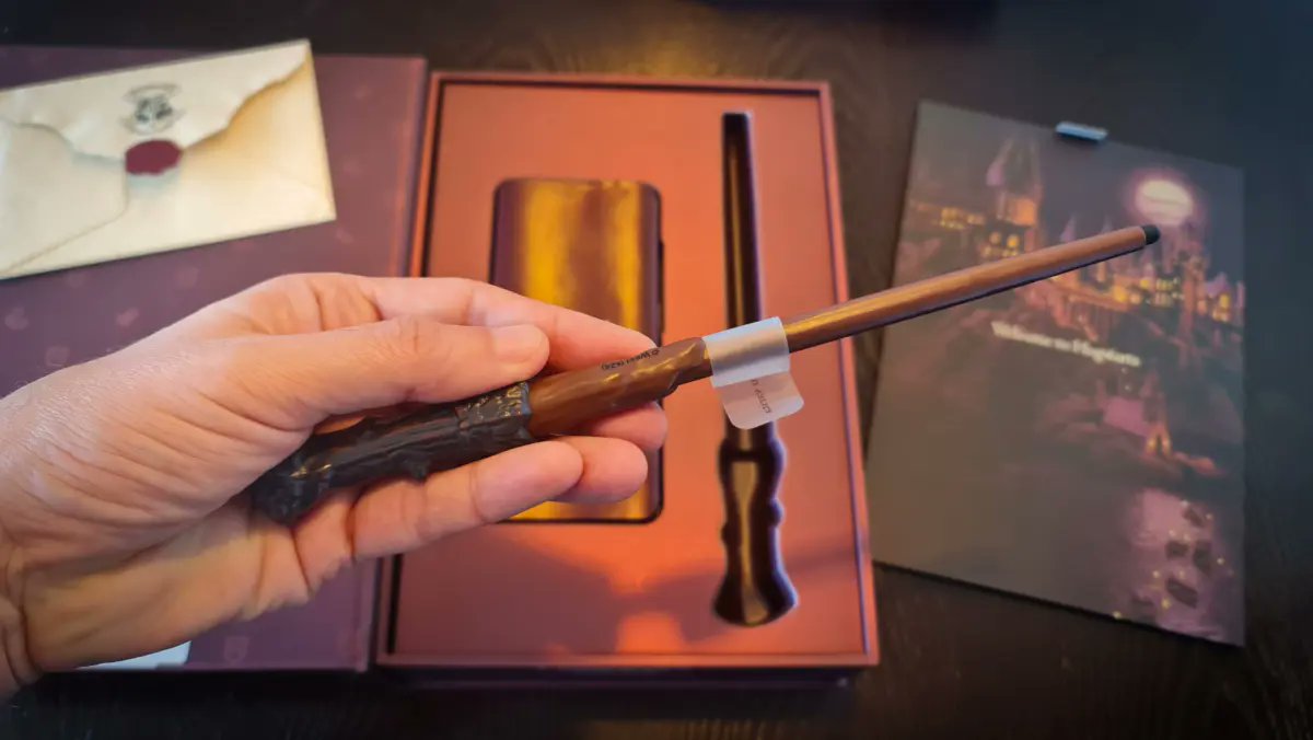 diegocambiaso's tweet image. El Teléfono que Vivió: #OPPO Lanza la Edición más Mágica del Año&quot; Subtítulo: Un smartphone que te transporta directamente al mundo de los magos con cada toque
#opporeno12fharrypotter