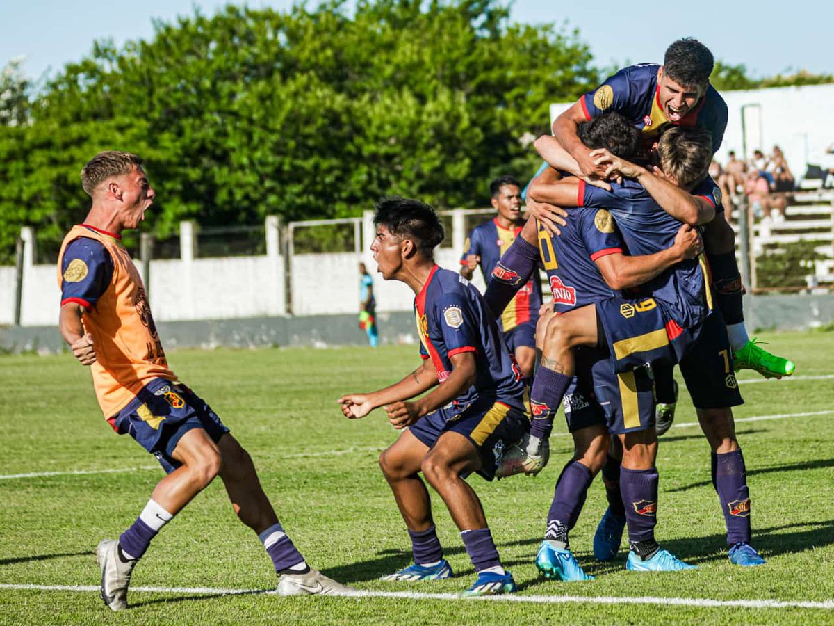 #TerceraB

¡Nuestra reserva se consagró campeona de la segunda fase del Torneo de Reserva frente a Flandria por penales! Felicitamos a todo el equipo y cuerpo técnico por este logro.
 
#SiempreCole🇹🇩
 
📸 Daniel Salvador