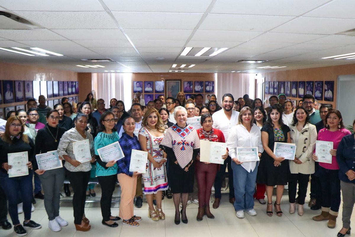 ICAPET_GobOax's tweet photo. Comunicado 📄

Entrega ICAPET mil 207 constancias de capacitación a personal del Cobao

Lee la información completa aquí: https://t.co/7BFm08Mzcp

#ICAPETMeImpulsa #Oaxaca #CapacitaciónQueTransforma https://t.co/vvw8xeW40z
