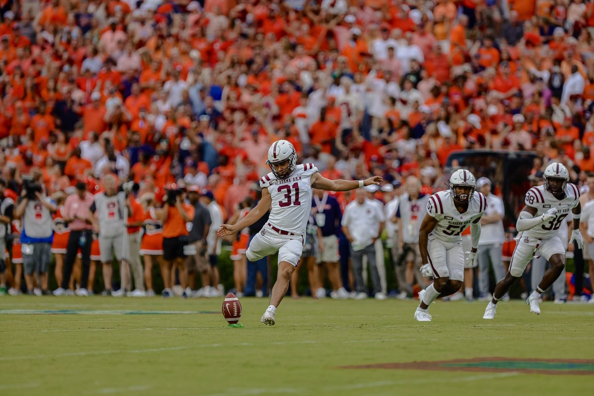 chris_silvers19's tweet photo. Division 1 Transfer Portal Punter || Kicker || Holder 

-13 total games played 

-3 years of eligibility 

-4.0 GPA (through 3 semesters) 

-SEC P4 level game experience as a redshirt freshman

Open to FULL practice and game film+grades requests ‼️ https://t.co/qaJIkJska6