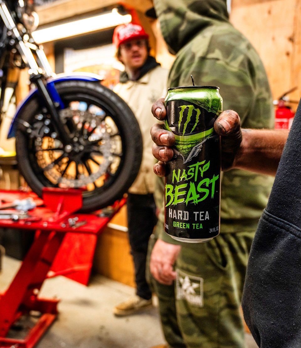 BeastUnleashed's tweet photo. When itโs a BIG BEAST can of day & you grab that 24 ouncer of #NastyBeast Hard Tea ๐๐ป https://t.co/XfqMsHQ61i