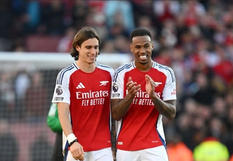 UnusualDan1's tweet photo. COME TO THINK THESE TWO WERE ABSENT🤣🤣🤣 #ARSMUN https://t.co/PvybPVPogT