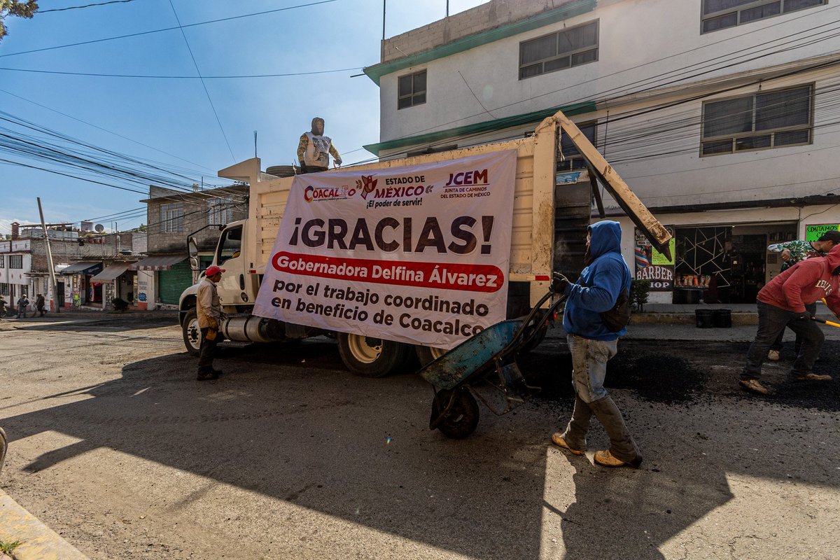 GobCoacalco2022's tweet photo. Continuamos con los trabajos de bacheo en Av. Carlos Hank González, mejorando la seguridad y fluidez de nuestras vialidades.

Agradecemos la colaboración con la @jcedomex y el compromiso constante de la Gobernadora @delfinagomeza con las y los coacalquenses. https://t.co/W9k77SFf4I