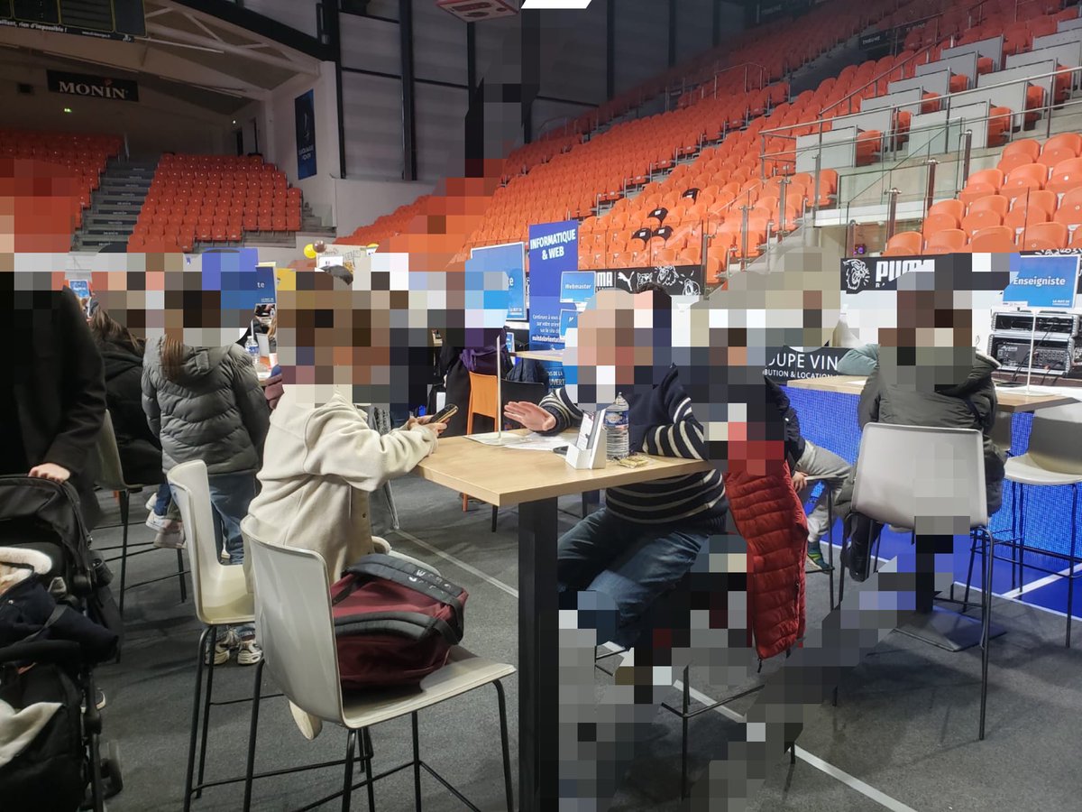 ClgLA18 tweet media