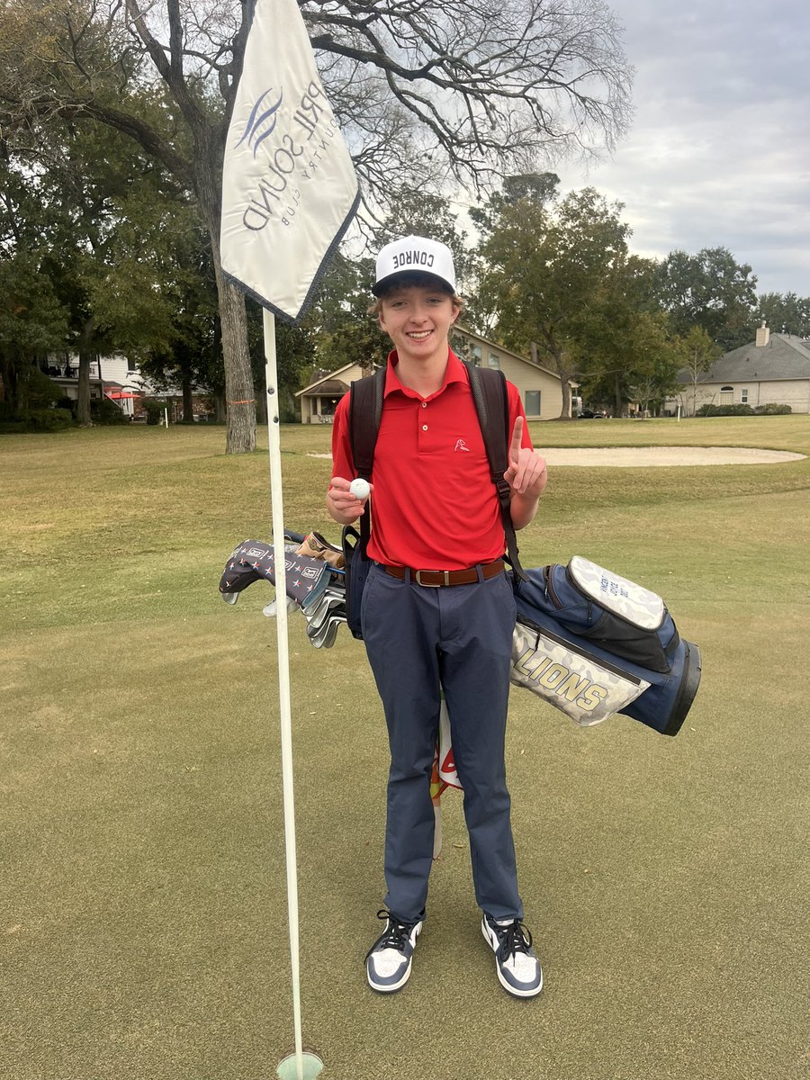 Shoutout to sophomore Vinny Joyce on his HOLE-IN-ONE during our King Cup matches yesterday!! Way to go!!