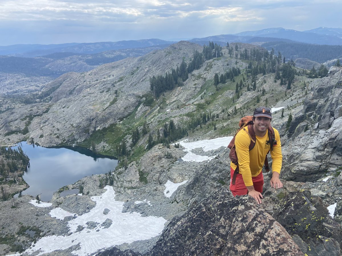 SeanCasserly's tweet image. Grouse Mountain Fire Lookout, Tahoe National Forest 
#summitswagger #peakbagger