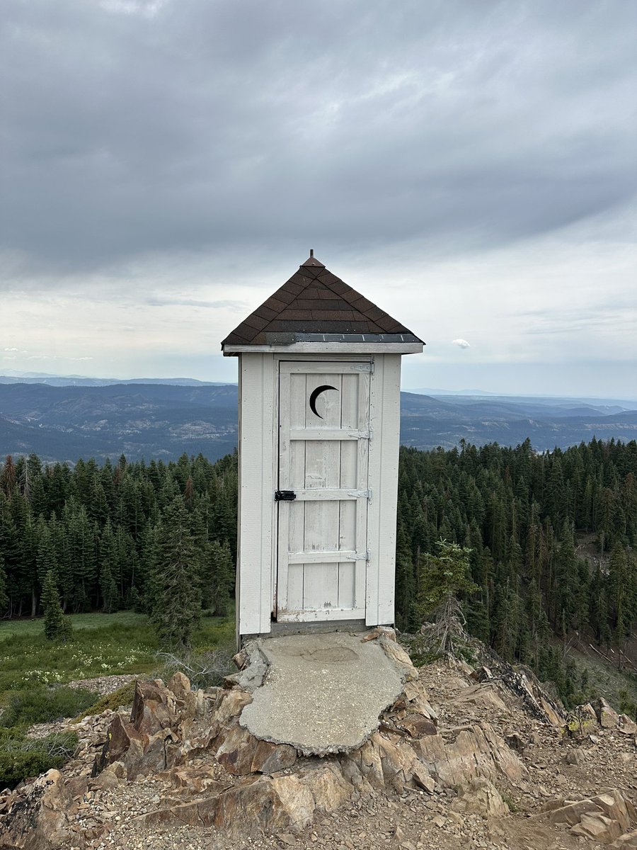 SeanCasserly's tweet image. Grouse Mountain Fire Lookout, Tahoe National Forest 
#summitswagger #peakbagger