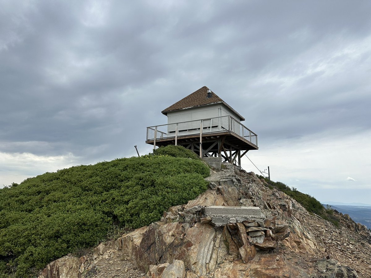 SeanCasserly's tweet image. Grouse Mountain Fire Lookout, Tahoe National Forest 
#summitswagger #peakbagger