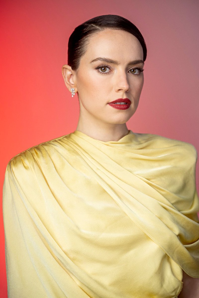 Scavenger_Jakku's tweet photo. ππππΌ#DaisyRidley #SCADSavannah https://t.co/7u2F6aF9Ru