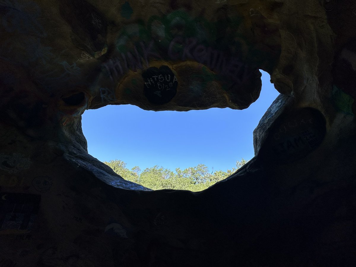 SeanCasserly's tweet image. Goat Rock, Castle Rock State Park
Swiss Cheese 5.4 free solo 
#summitswagger #peakbagger